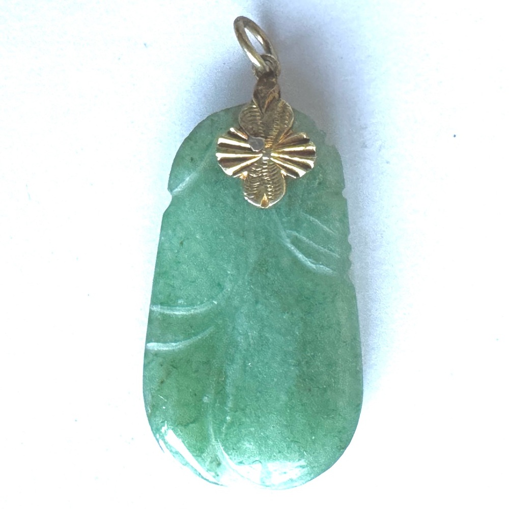 💠 Vintage Carved Jade Chinese Asian pendant
